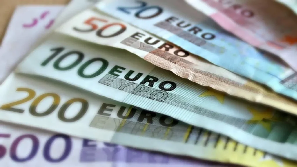 EUR